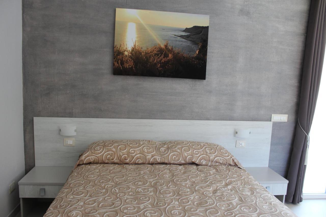 B&B L'Eden Di Capo Bianco Montallegro Extérieur photo